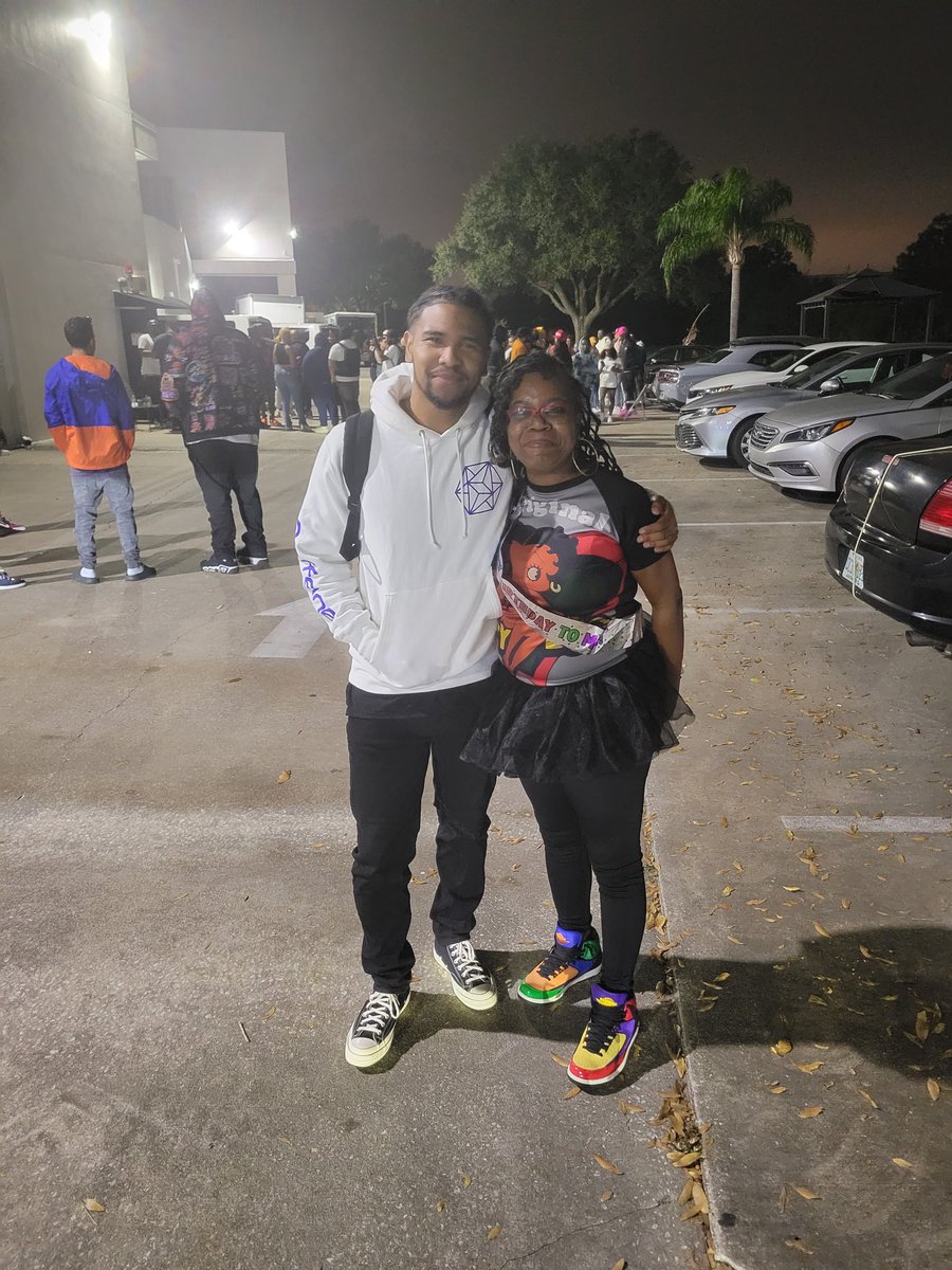 msmeek4life's tweet photo. @emrsnkennedy Thank you for the birthday pics 💯 It was such a pleasure meeting you 🤩 #SMACKVOL10 https://t.co/27DIesFNLY