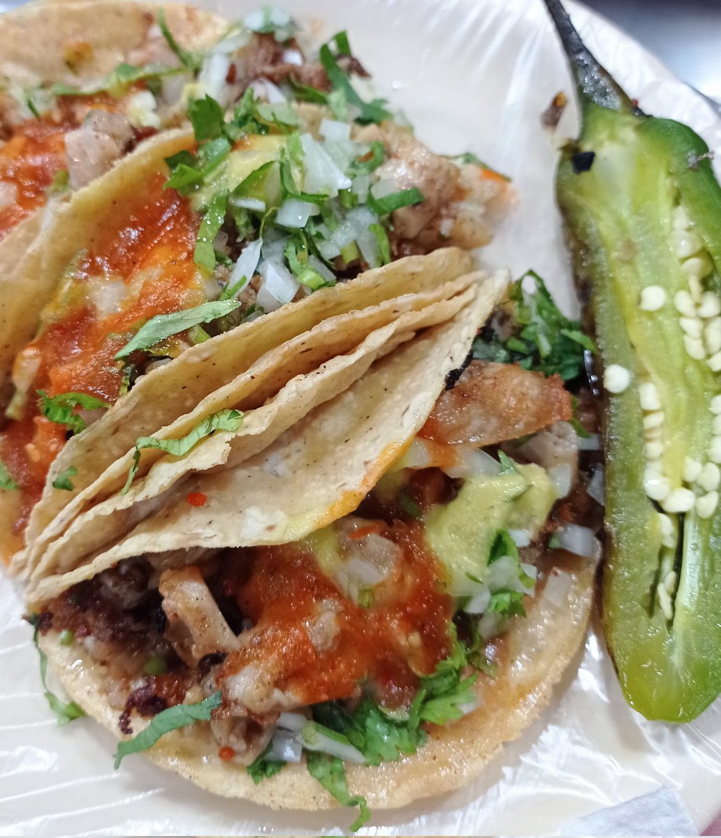 KarinJaime36's tweet photo. Miércoles de : #tacos 
🌮🌮🌮🔥🌶️

#taqueando #tacosdetripa #food #foodie #garnacha #comidamexicana #garnacheando https://t.co/6HqbPqfCOj