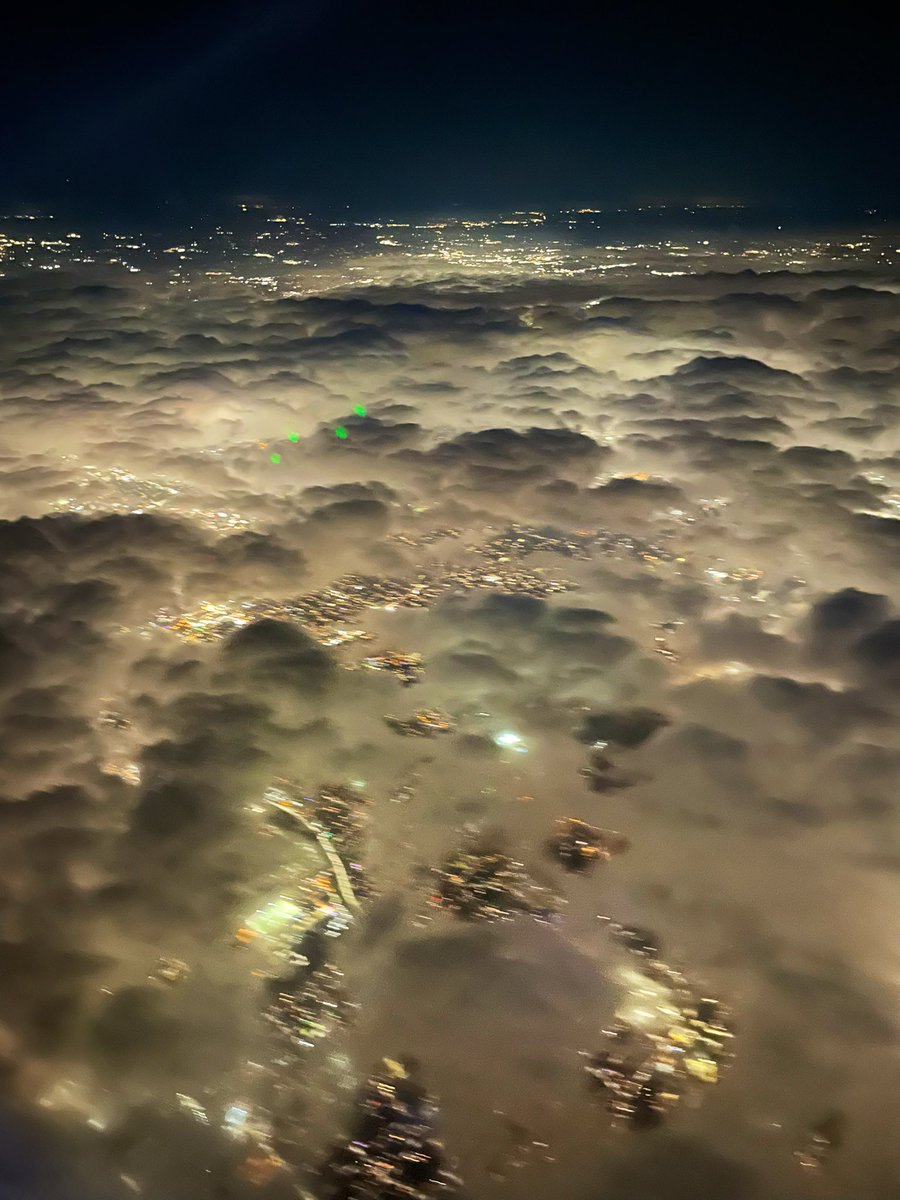 ericsood2's tweet photo. clouds from above https://t.co/S672qgHJve