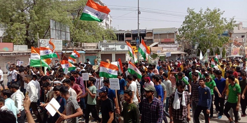 Yogesh_2445's tweet photo. Army exam jaldi karwao.
Hum aapni mehnat se exam tk pounche the. Hume degi to kya ye govt. Jo humne mehnat se kamaya bo bhi humse cheen liya. 
Kab tk gareeb log pareshan hote rahenge?
Sabhi bhagwan se prathna kro ki aaj kuch aacha result aaye 🙏.
#justicefordefencestudent 
#ARMY https://t.co/dz8o830DZ0