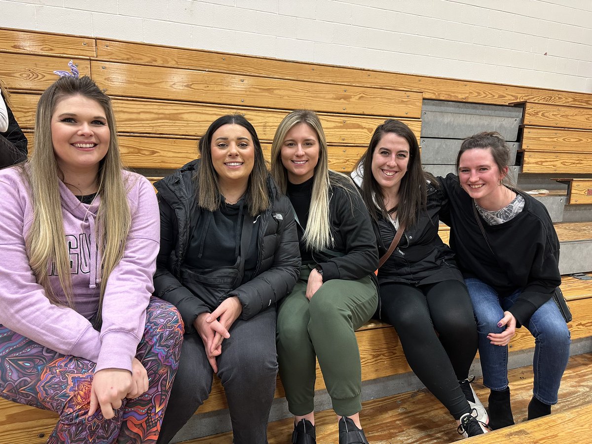 SJA_hoops's tweet photo. Rough 4th quarter for the Jags tonight, but sure enjoyed having our alumnae in the house. Thank you all for coming and for cheering your hearts out, and special thanks to Coach @maurakheff for organizing a great Alumnae Night! @sjaalumnae https://t.co/1arTyDyFGp