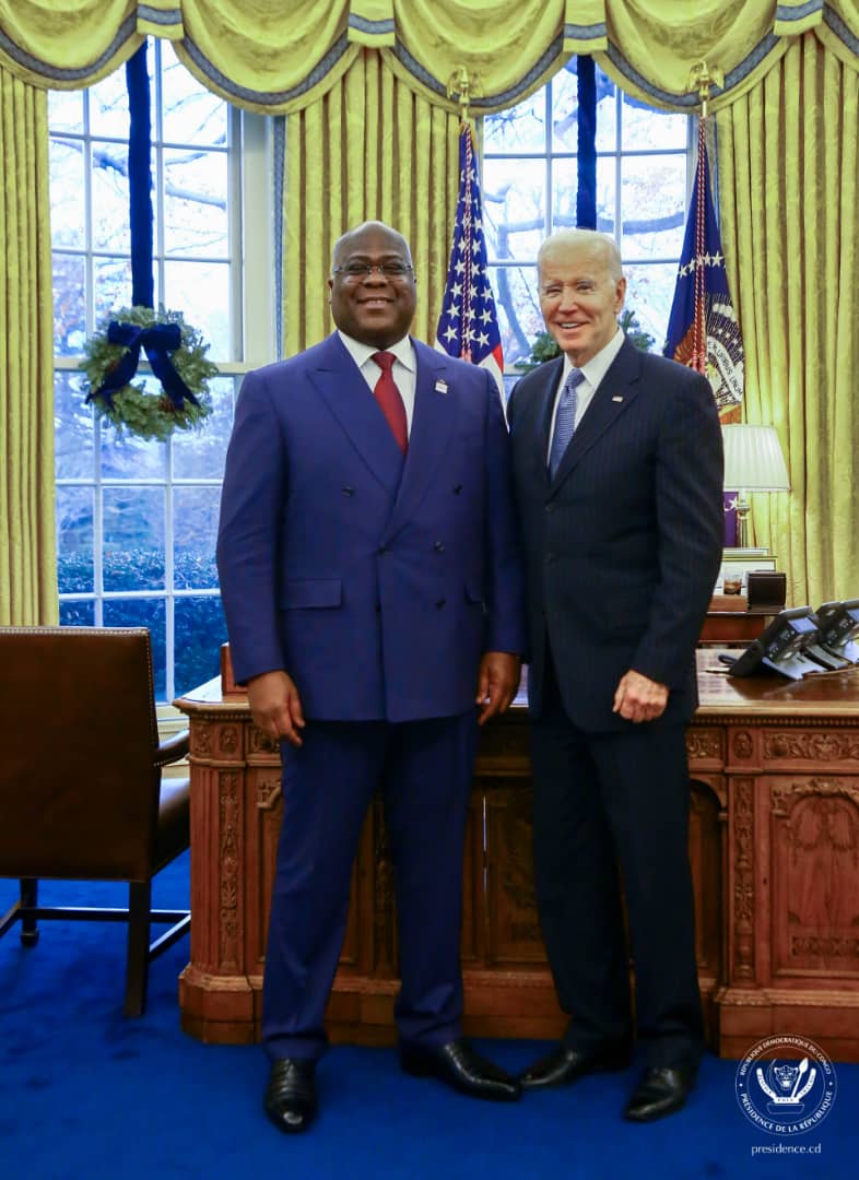 Presidence_RDC's tweet photo. #RDC 14.12.2022 I #Washington 
Le Président Félix Tshisekedi a été reçu, ce mercredi, à la Maison Blanche.
Le Chef de l'État a eu un bref entretien bilatéral avec le Président Joe Biden dans le bureau ovale, suivi d'une rencontre multilatérale avec 5 autres Présidents africains. https://t.co/S8ljCw7rFb