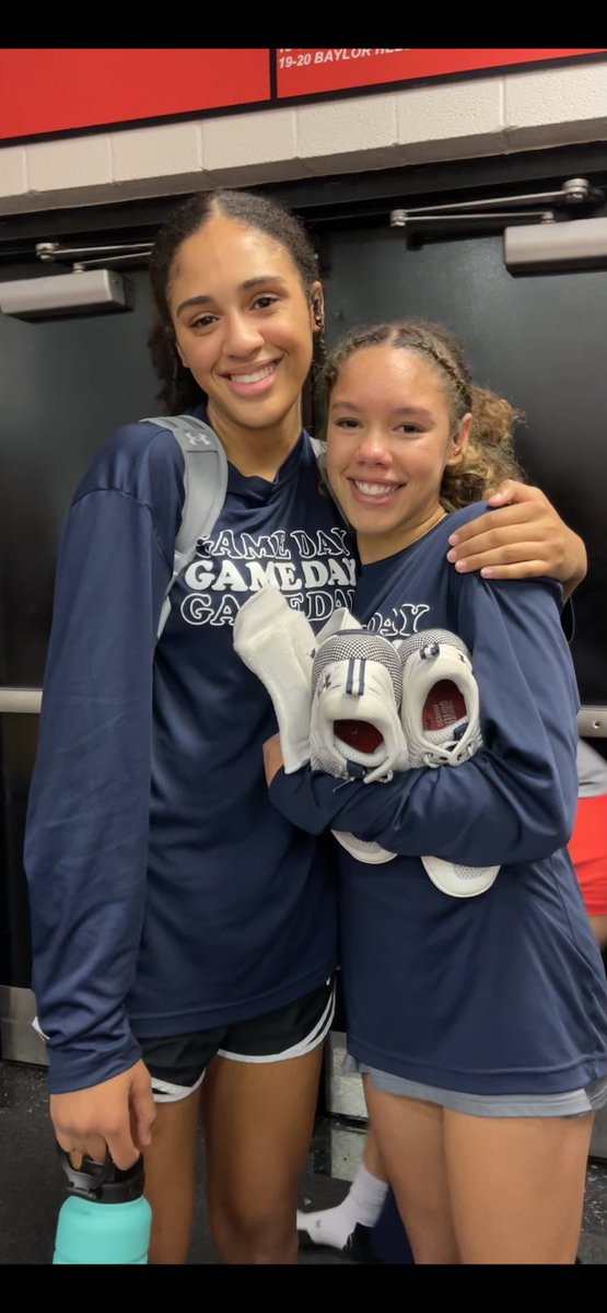 Kdperryplus6's tweet photo. Happy birthday to these two ballin beauties. π₯°π #MaliyaPerry @DRHSVB https://t.co/xA3VfOM9hU