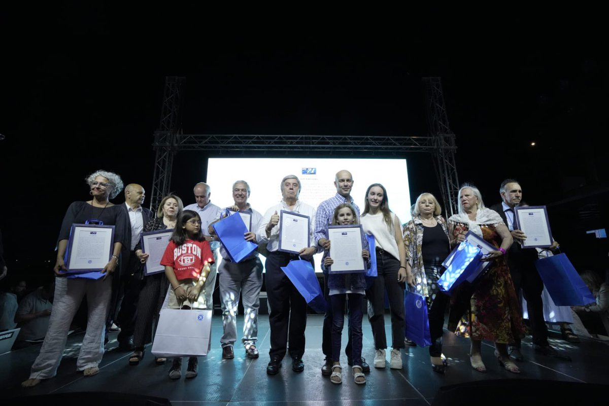 Luisaheber's tweet photo. A nuestro querido @PNACIONAL lo hace grande su gente, y hoy celebramos los 30 años de trayectoria de la @lista71 junto a militantes de todo el país.

¡Más mañana que ayer! https://t.co/jz8UiWoZEd