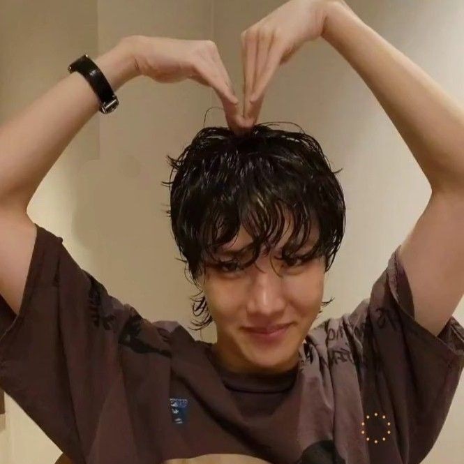 Free life tweet media