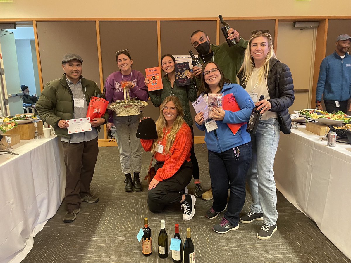 Daneman Lab dominated the Pharmacology Christmas party raffle with 9 wins! We have a lot of wine to celebrate. Happy holidays from all of us!! 🎅🏻🎄