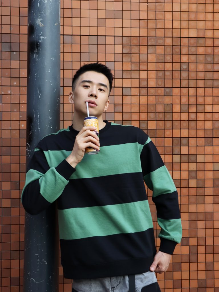 Lyon1069's tweet image. 像学生吗？不像删了