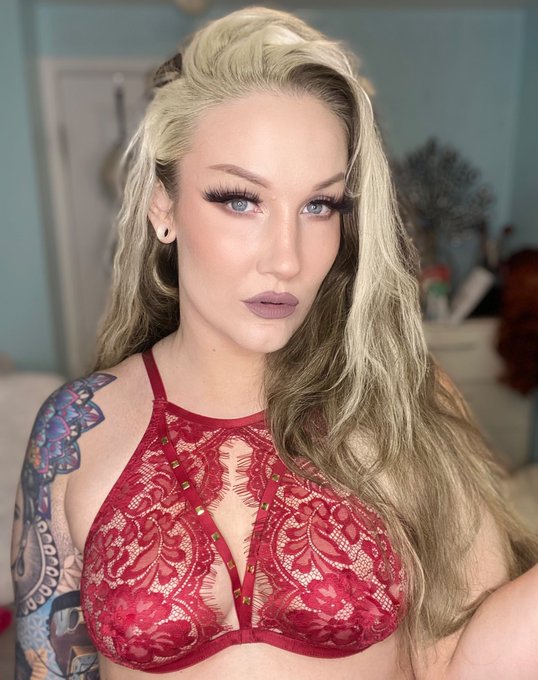 So anyway, here&rsquo;s my Onlyfans 🙃  💋 https://t.co/y0wp77hC7u https://t.co/KNTxCpwr8M