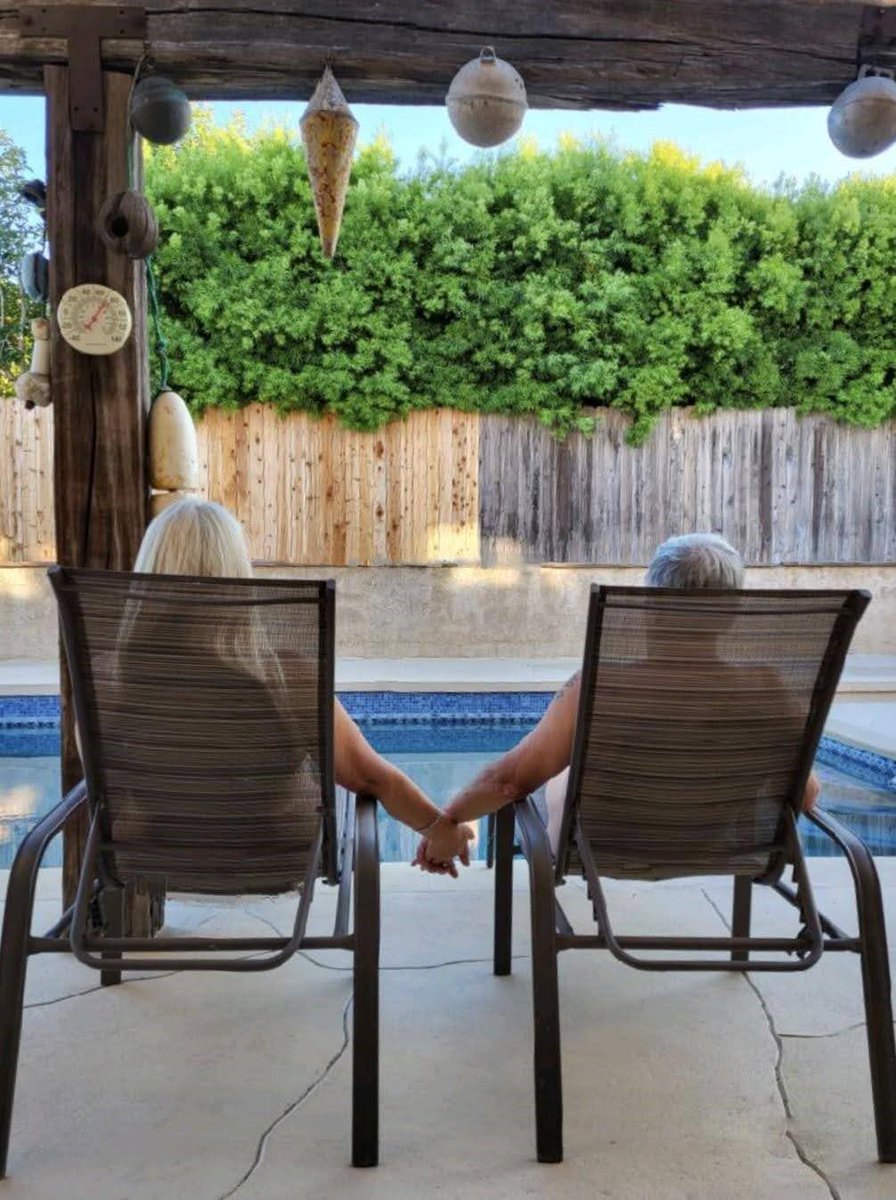 I was inspired by a post by SeeJay regarding a social media “fast.” The best thing you can give someone is the gift of your time and being present with them in the moment. No phones, no distractions. It is times like these that they will remember forever. #familyandfriends