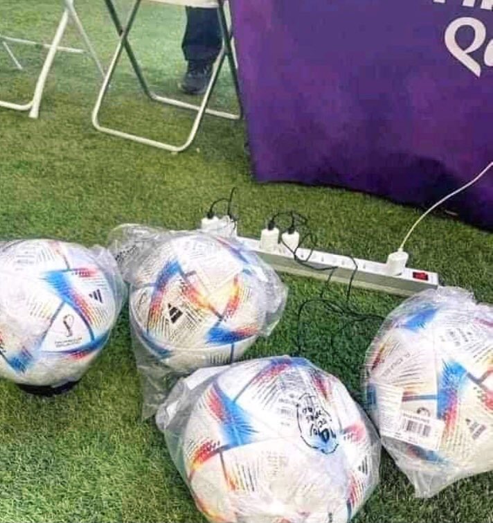 ferganze's tweet photo. - Mom, I want to play football.
- Let the ball charge first!

#FIFAWorldCup #Qatar2022 https://t.co/cW42T4iXqo