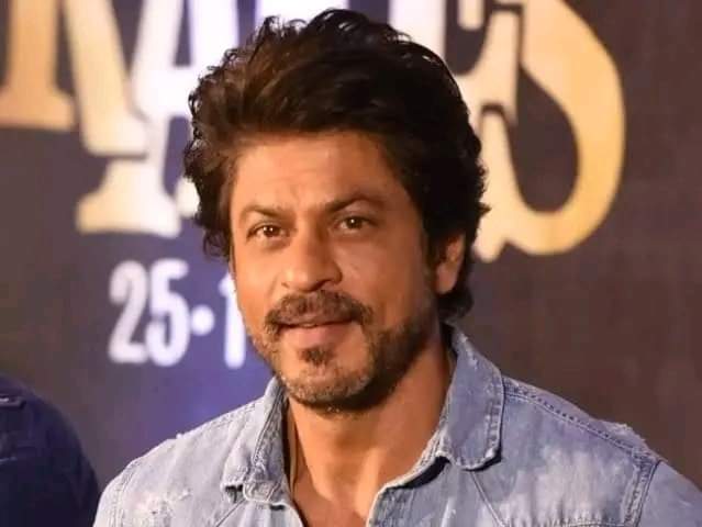 TaukeerMo's tweet photo. ख़बर ये है कि शाहरुख खान को पठान फ़िल्म करने की फीस 100 करोड़ मिली है,ये अहम नही है,बल्कि शाहरूख खान को ट्रोल करने वाले "मजदूरों" को भी अच्छी फीस मिलनी चाहिए,मेरे लिये ये अहम है,मतलब ठीक है गालियां दो लेकिन अच्छी फीस/ सेलरी लेकर दो।
#Pathaan
@iamsrk
#exwriterr https://t.co/RUvxRhdTnj