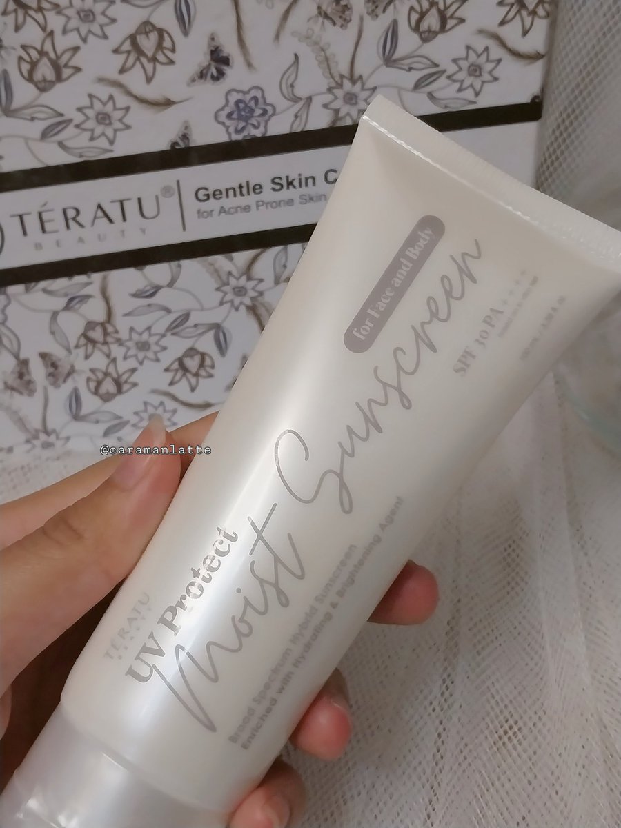 caramanlatte's tweet photo. yay! Finally I tried the newest product from @teratubeauty 

♡ UV Protect Moist Sunscreen ♡ for face and body 

Kapan lagi coba sunscreen 2 in 1 ukuran 100ml dengan harga yang affordable dan packagingnya sangat cantik! 👀💗

#TeratuBeauty #MoistSunscreen #racuninskincare https://t.co/cMyY5ZX0US