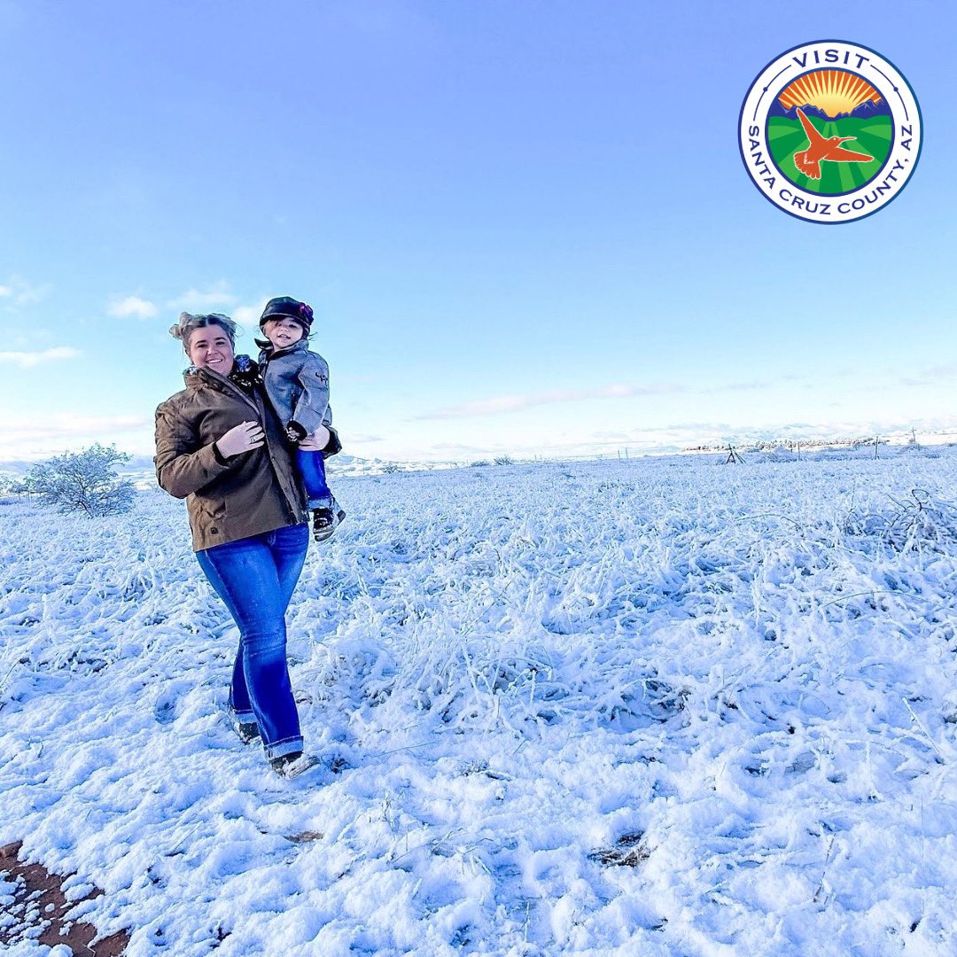 It’s an official snow day in #SonoitaArizona making it an extra special way to enjoy the holiday season! ❄️☃️ Make your way to #SouthernArizona to soak in the magic of our beautiful winter weather. 

#RoadTripTravel #EscapeToSantaCruzCounty #GetOutsideAZ