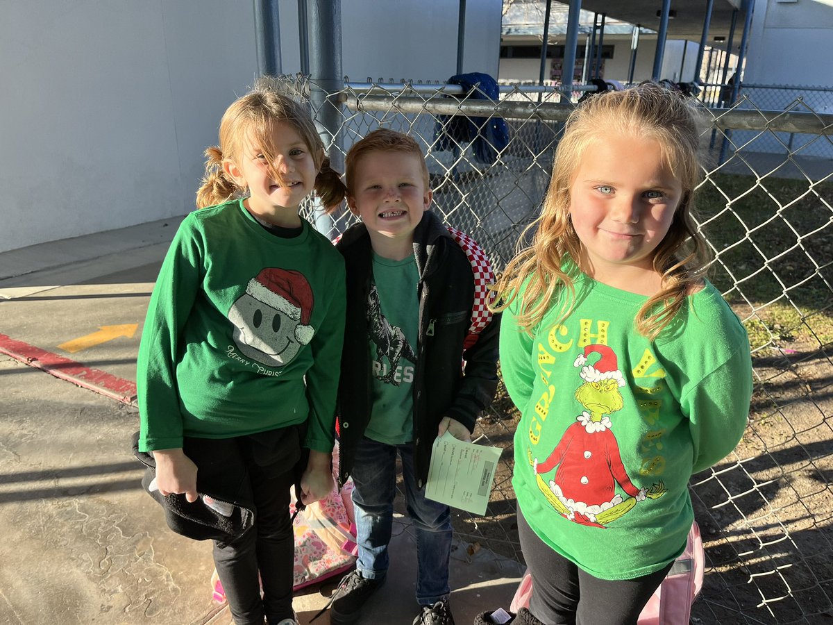 Yermo_Eagles's tweet photo. From Grinch/Green day yesterday to pajama day today, Yermo School students have so much holiday spirit! Can’t wait to see all the elves and reindeer tomorrow! #avideagles #TheSilverValleyWay #happyholidays #spiritweek https://t.co/GHnRDvuq4h