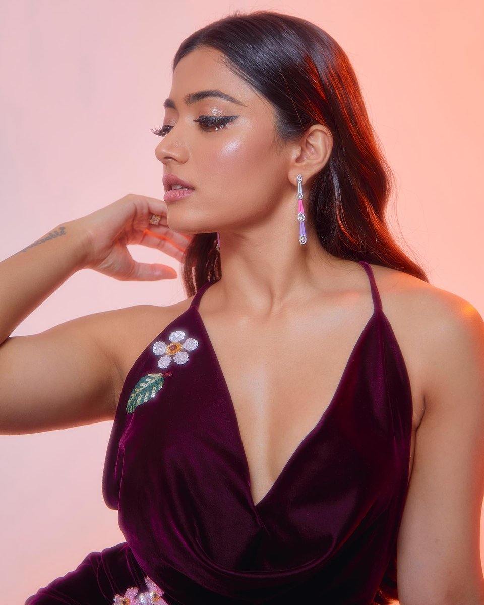 Astonishing @iamRashmika  #RashmikaMandanna #Varisu #TamilCinema  #Indiaglitz For more images https://t.co/hmoZcC1W5j