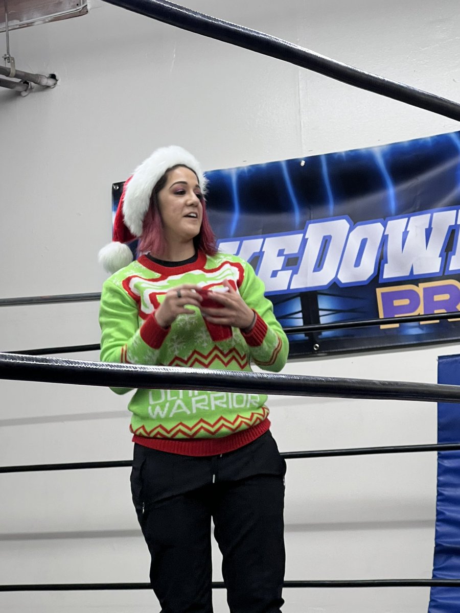 RealTonyFury's tweet photo. Thank you @itsmebayley_wwe for the pic and for taking time out of your busy schedule to meet your Bay Area fans. Really enjoyed our small chat. Proud of all your success, well deserved. #WWE #Bayley #Prowrestling #TakeDownPro #FamilyGivingTree #ToyDrive https://t.co/eQh1DvZo76