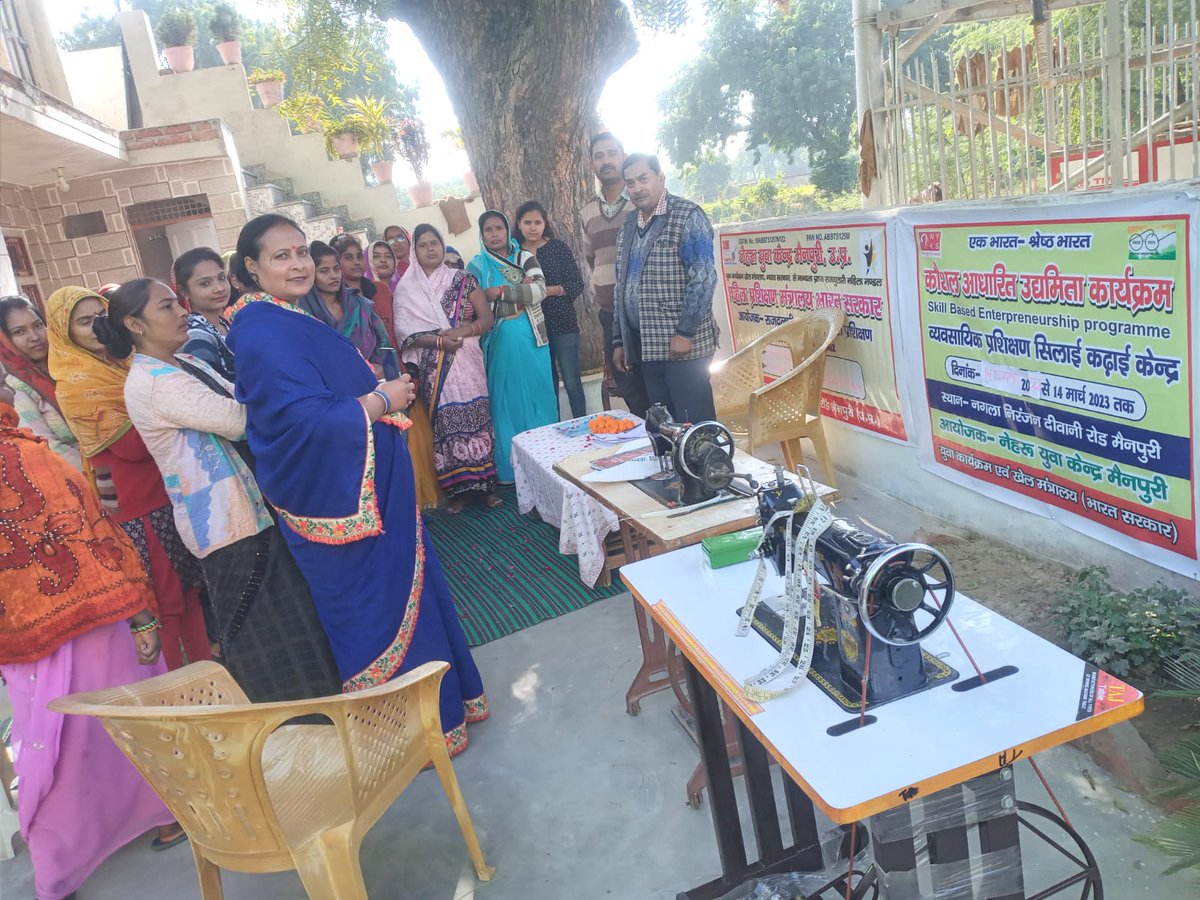 MYBharatHQ's tweet image. नेहरू युवा केन्द्र मैनपुरी(@Nykmainpuri) के तत्वाधान में आज कौशल आधारित उद्यमिता कार्यक्रम के अंतर्गत सिलाई प्रशिक्षण का उद्घाटन नगला निरंजन में किया गया।

#womenempowerment #EntrepreneurshipProgram #SkillBasedProgram