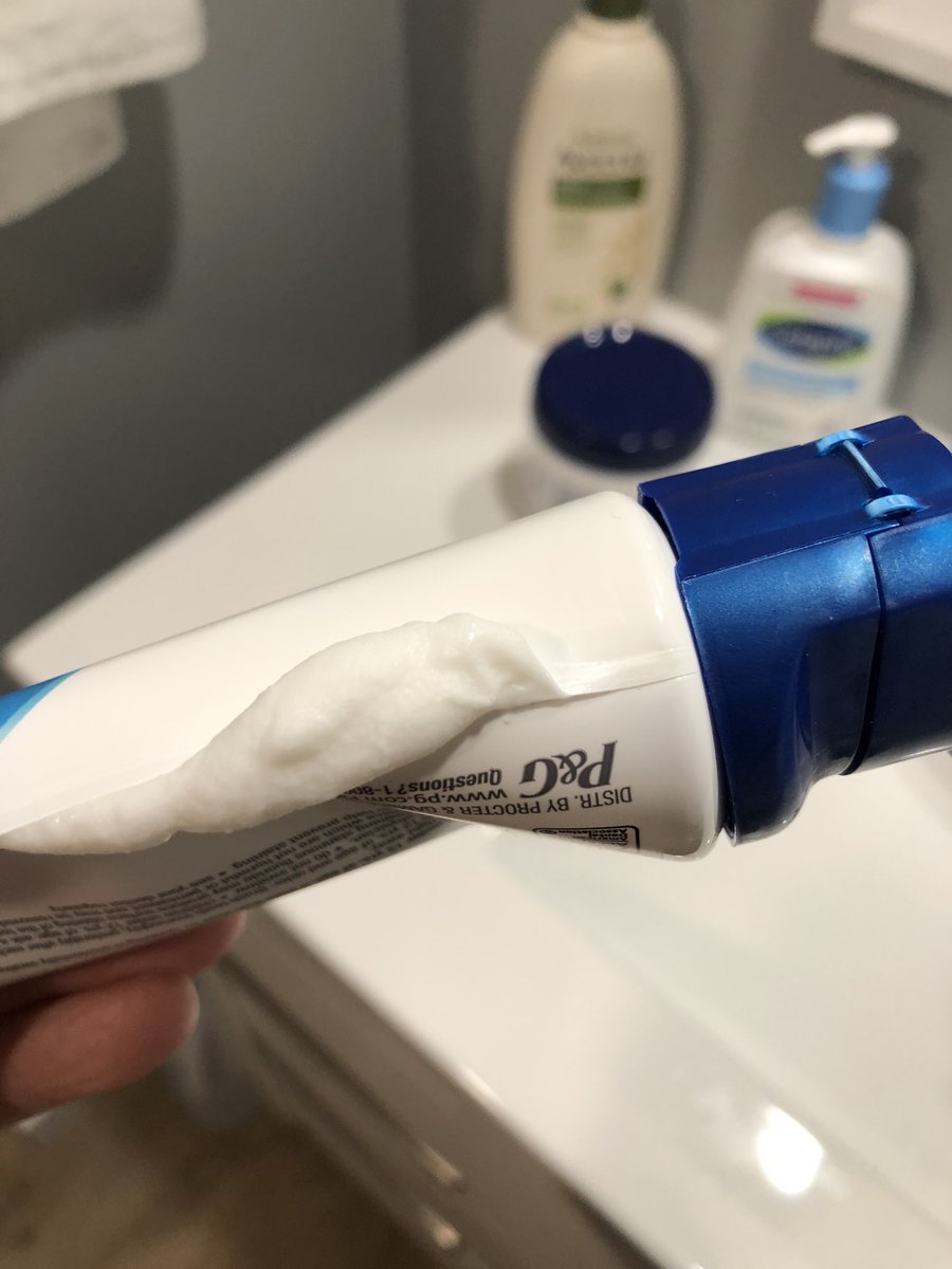 cease_uno's tweet photo. My @Crest detoxify failed me?! 😭 https://t.co/LvyQLme94Q