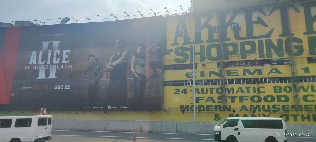 DGWhoLD's tweet photo. @Yaniezaki28 Another one from Manila. I'm riding a bus when I took this so it was not full. Only noticed before we completely pass the billboard 🥹 https://t.co/FIHtHDXyXb