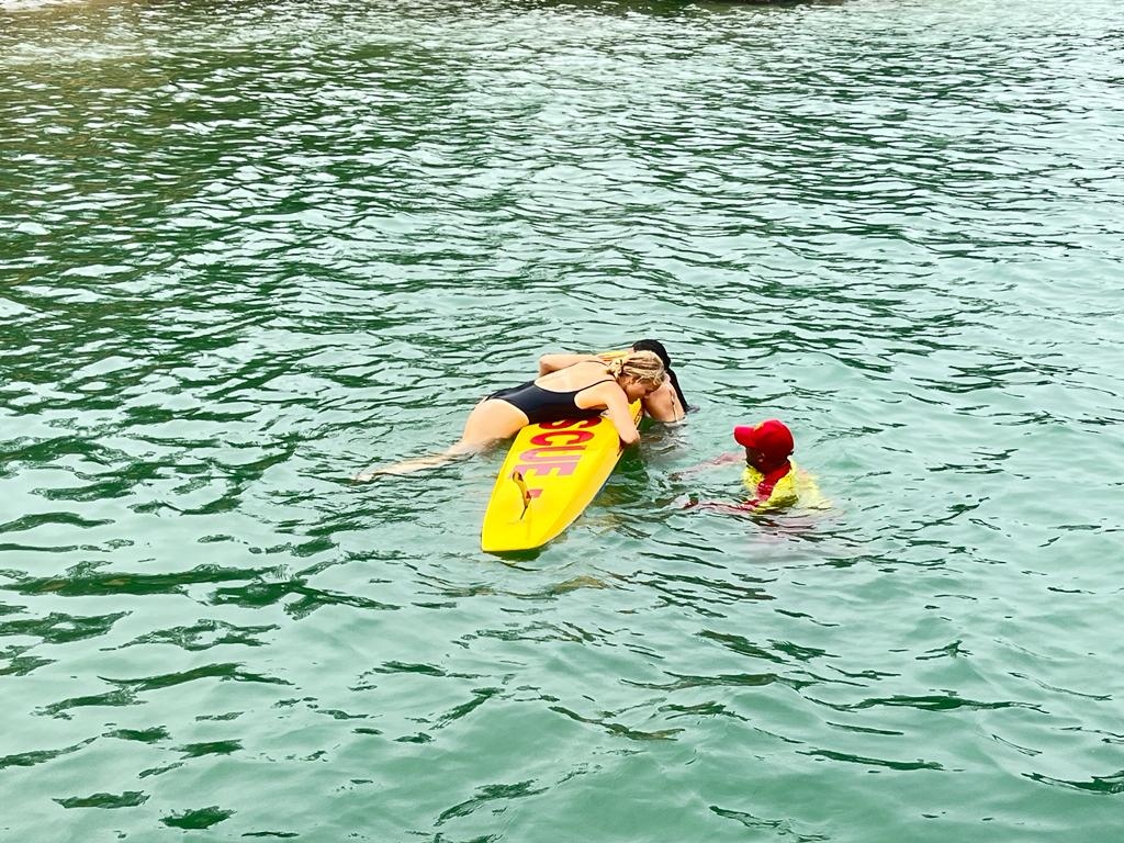 TTRLifesGood's tweet photo. Instructor Course crew performing some ocean rescues.
Shot out to Sumith and everyone from @srilankalifesaving for running the course and providing some First Aid knowledge to our aspiring surf coaches!
#srilankalifesaving #lifeguardcourse #lifesaving #surfrescue #watersafety https://t.co/J6tUJm1JUF