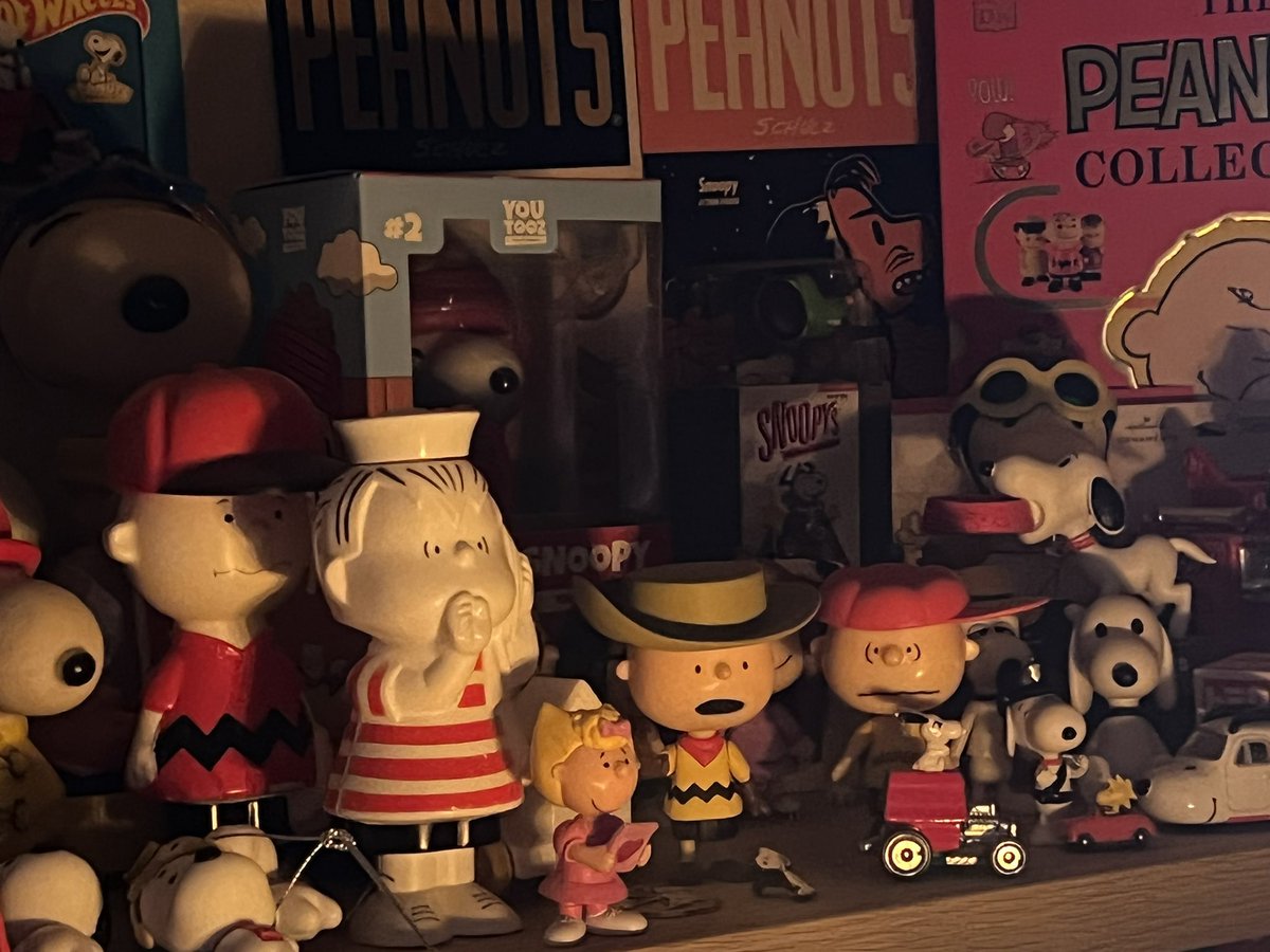 funnypixcomics's tweet photo. Just a tiny candle lit preview of my Snoopy/Peanuts collection. #charlesShultz @Snoopy #Snoopy https://t.co/HxbOTCCFTC