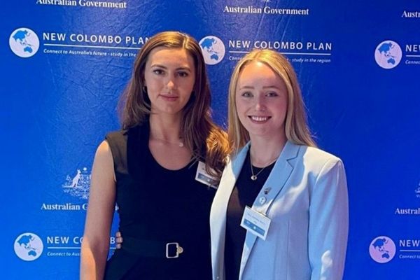 MurdochUni's tweet photo. 🙌Students Brianna Fisher and Daniella Deary will fight crime and climate overseas next year thanks to #NewColumboPlan scholarships. The pair will study at @NUSingapore and @UniSouthPacific respectively, complete internships and experience local culture👍 https://t.co/7y2rOS8VX5 https://t.co/BfmrA1A1Cl