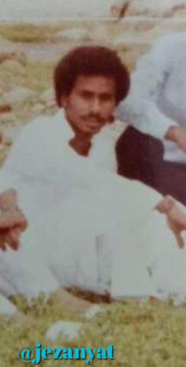 jezanyat's tweet photo. ارتبطت حياته ووفاته بالجبال ومرتفعاتها، فهو  أحد سكان حي الجبل،  فاكتسب منه سمو الأخلاق وقمة التعامل.
أما وفاته فمؤلمةٌ جدا ؛إذْ سقطت سيارته من إحدى المرتفعات الجبلية فكانت جبال السودة هي من اختارته.
كان يعمل ممرضا في مستشفى الملك فهد بجيزان رحمة الله عليه رحمة واسعة.
فمن يذكره؟ https://t.co/5Lquw8dLET