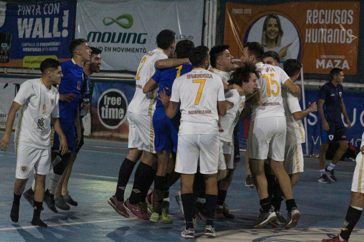 ¡A LA FINAAAALLLL! 

Don Orione B 6-3 Banco Nación B

⚽⚽⚽Francisco Scherli 
⚽⚽ Tiago Sarmiento 
⚽ Fabrizio Romano 

El Santo jugará la final por el ascenso a la Primera B, frente a Independiente Rivadavia B, en día y horario a confirmar. 

¡Vamos Santo! 💪🏻

#ADNSanto