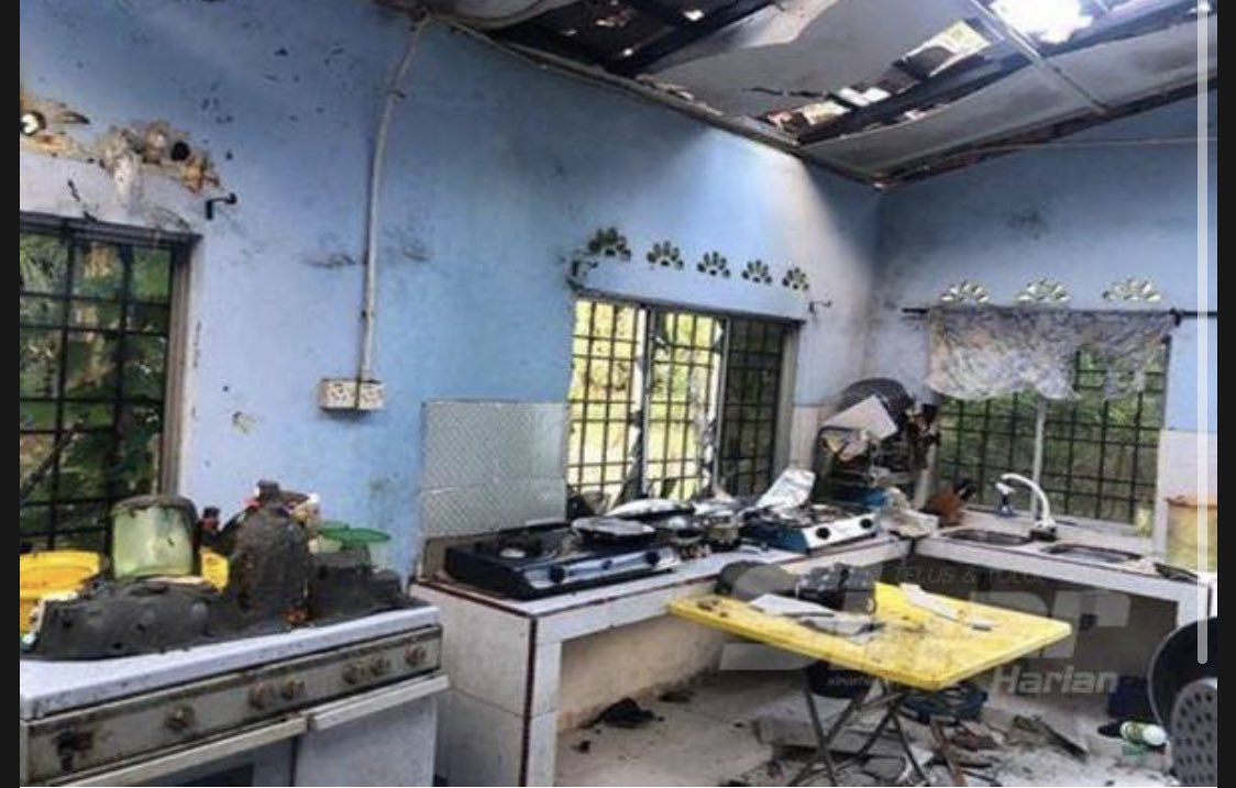 Pelabur_Bijak's tweet image. ⚠️
Hampir setiap rumah ada tong gas memasak ni, 
bila-bila masa sahaja insiden letupan tong gas memasak ni boleh jadi pada kita.

Ini Thread ringkas tentang ;

A) Langkah mencegah kebocoran tong gas

B) Langkah mencegah letupan tong gas ketika kebocoran telah berlaku