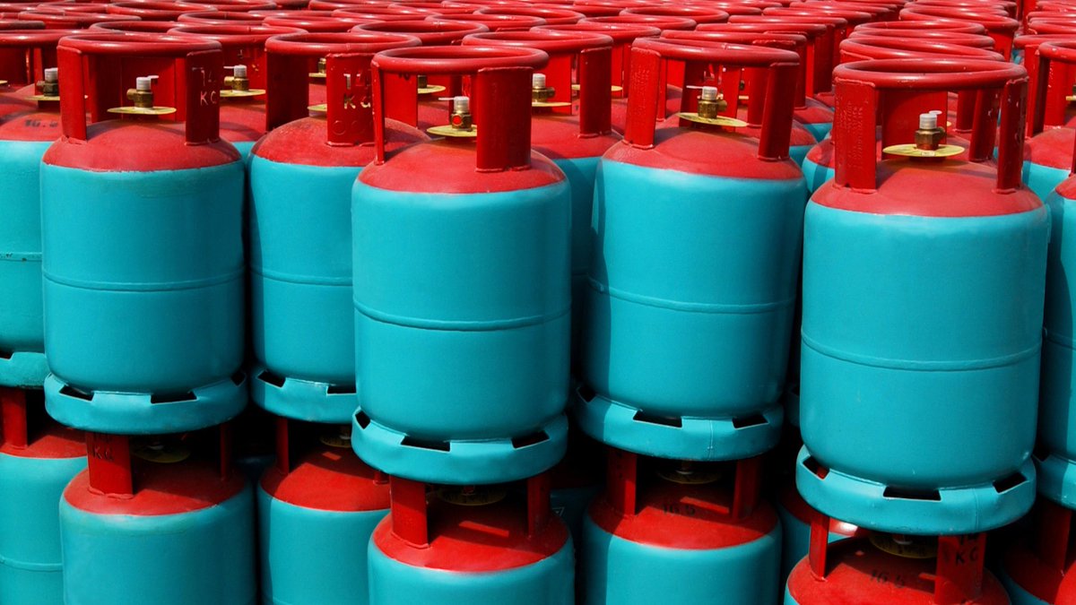 Pelabur_Bijak's tweet image. ⚠️
Hampir setiap rumah ada tong gas memasak ni, 
bila-bila masa sahaja insiden letupan tong gas memasak ni boleh jadi pada kita.

Ini Thread ringkas tentang ;

A) Langkah mencegah kebocoran tong gas

B) Langkah mencegah letupan tong gas ketika kebocoran telah berlaku