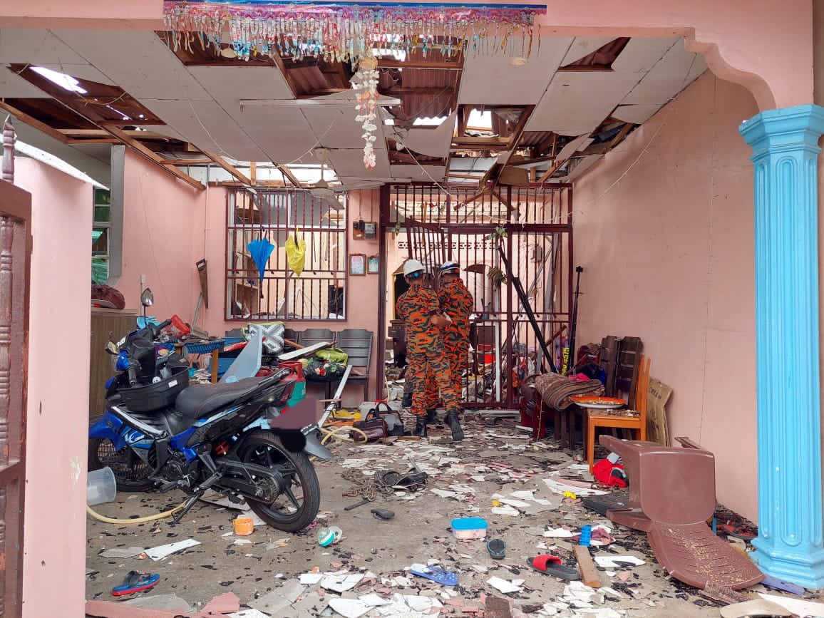 Pelabur_Bijak's tweet image. ⚠️
Hampir setiap rumah ada tong gas memasak ni, 
bila-bila masa sahaja insiden letupan tong gas memasak ni boleh jadi pada kita.

Ini Thread ringkas tentang ;

A) Langkah mencegah kebocoran tong gas

B) Langkah mencegah letupan tong gas ketika kebocoran telah berlaku