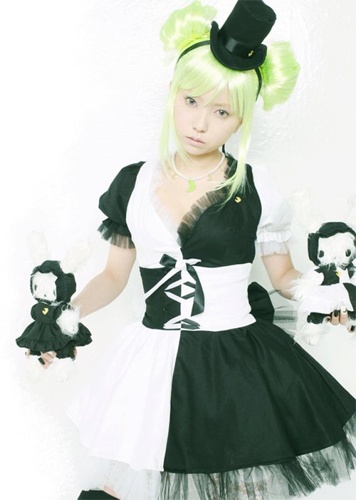 2007年、2回目のヨーロッパワンマンツアーの時のアルバム「月の兎」をYouTubeにアップしました♡ I uploaded my album Tsuki no Usagi on my YouTube channel ♡ This is an album I made for my second solo tour in Europe, in 2007. youtu.be/WsnPvaRYZYs #gothiclolita #ゴシックロリータ #香奈