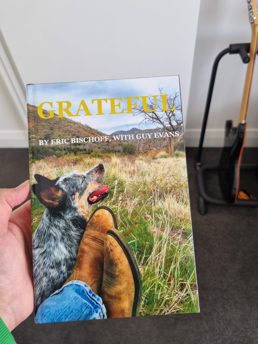 DasherFulton3's tweet image. You little beauty! Look at what arrived just in time for XMas... Merry Chrissy to you both #Grateful  @EBischoff @guyevansbooks