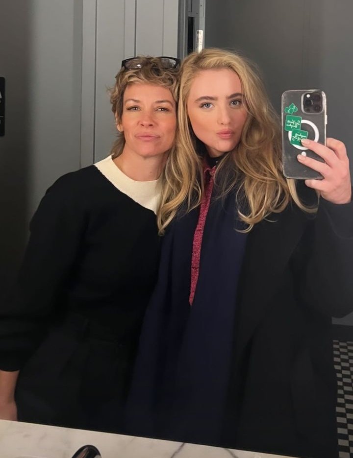 <a href="/Hope_VanDayne/">OFF</a> 

Sí, estoy más alta. ❤️