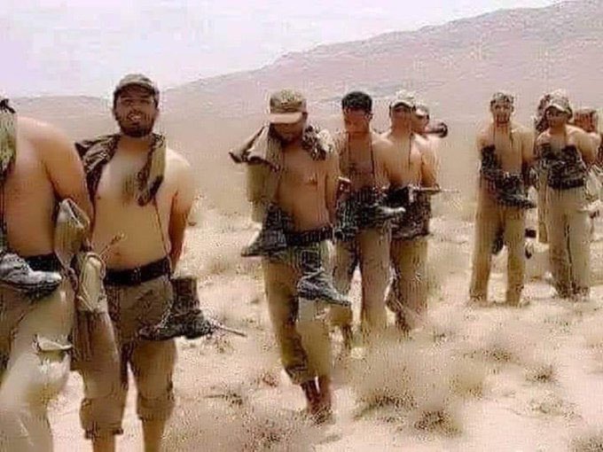 DM54826969's tweet photo. @SeharShinwari Look at this powerful soldiers they are surrendering to Taliban 😂 acha hai humare Soldiers ladte to hai https://t.co/i7bBLKbsRC