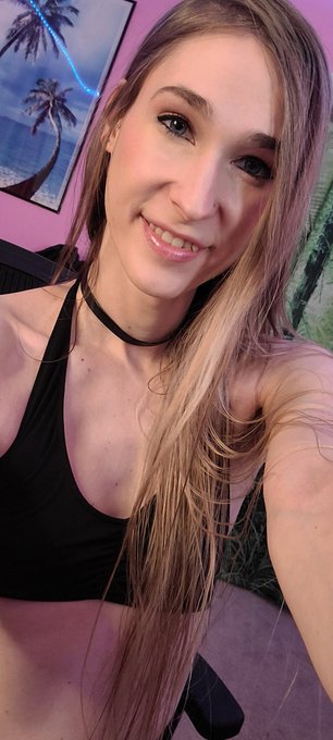 Live on https://t.co/5nfZ1Aw1h4 for a bit come get me nakey like a snakey! 🐍 https://t.co/mJIP6BJkES