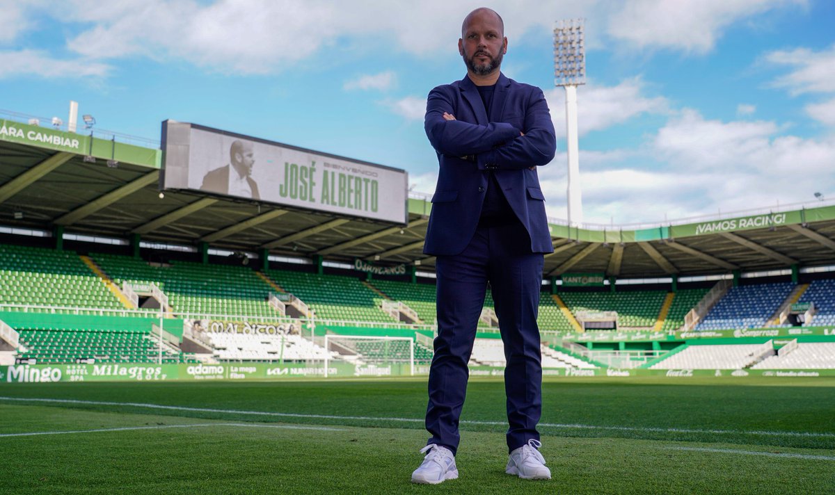 JoseAlbertoLpez's tweet photo. Gracias por la bienvenida, @realracingclub . Encantados con la acogida y con la predisposición del equipo en los primeros entrenamientos juntos. Ahora, toca trabajar duro para conseguir los objetivos. Y lo haremos todos juntos 💪🟢 https://t.co/waJhdfRNOV