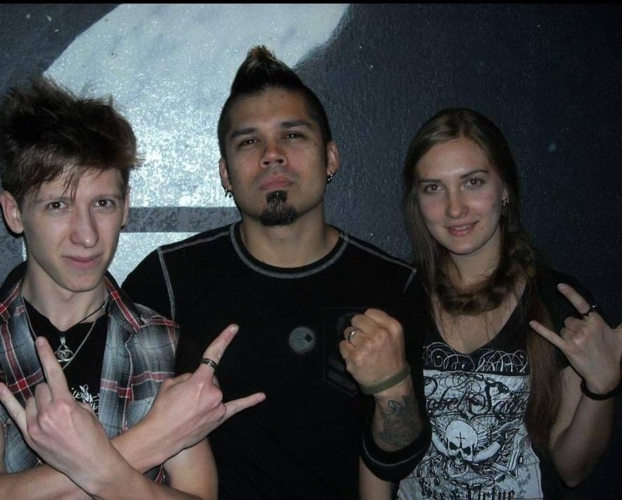 Anastasia_ch9's tweet photo. 🤟🤟 #metal #metalhead #metalgirl #longhair https://t.co/A29ZXvg8zf