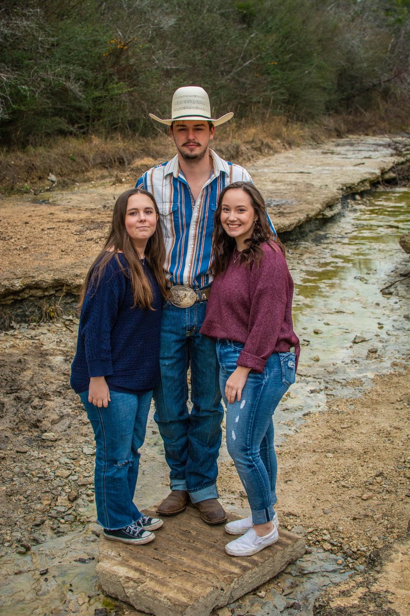 Believe it or not I’m the oldest❤️😂