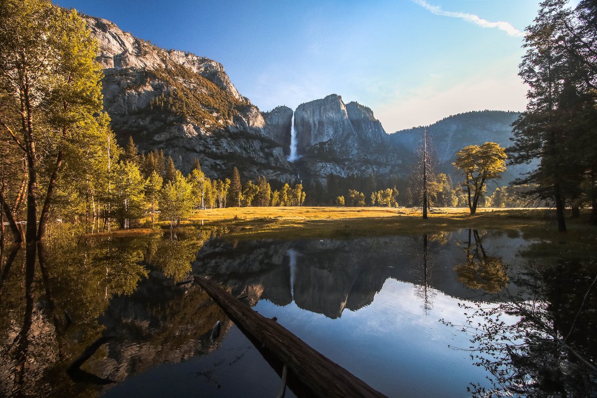 💖 Yosemite Valley reflected in a lake - Yosemite Valley, United States 👏
.
#yosemitevalley #yosemite #yosemitefalls #yosemitevalleyview #unitedstates #usa🇺🇸 #usatravel
#naturephotography #traveling #travelingram #travelingtheworld #travelinggram #travelingcouple #travelingpost