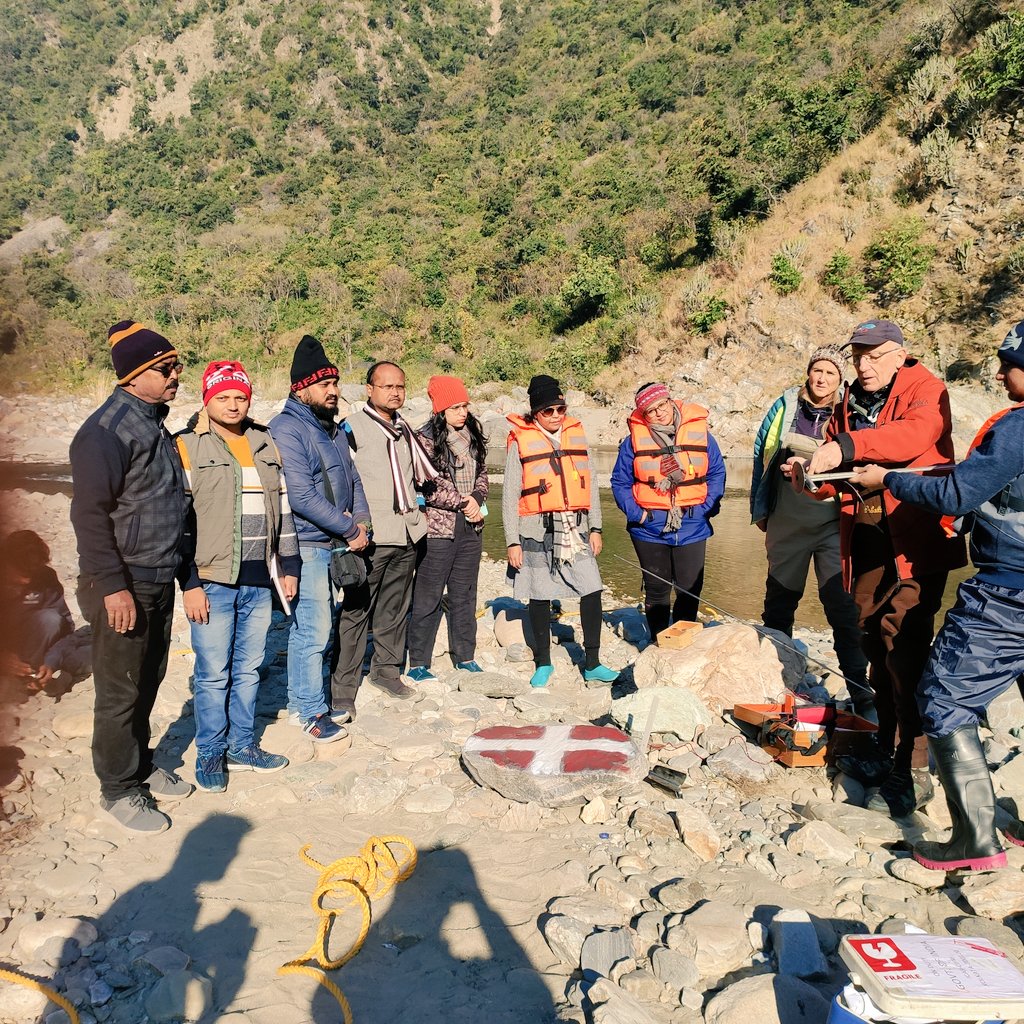 JYOTI4water's tweet photo. Here's a thread for updates on our week long field visit to Ramganga Basin for #Eflows.
Post-monsoon #ecohydraulic data collection mission kickstarted today at Garampani, in a beautiful near-natural segment of Kosi river in Uttarakhand
Stay tuned for more on this... https://t.co/hDyHV8Lq8s