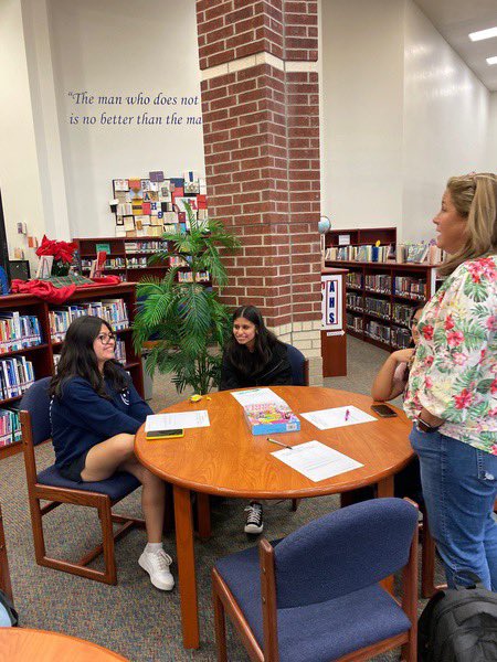 BrianneKalkman's tweet photo. Yesterday @HumbleIsdDON and @AHSCounselors1 paired up to talk about the importance of taking care of your mental health during this time of year. @HumbleISD_AHS https://t.co/rDnYUqDYyz