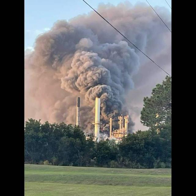 The blaze prompted evacuations and shelter-in-place orders for the area.
Firefighter hurt after ‘multiple explosions’ at chemical plant, Georgia officials say https://t.co/H8NcgzWPJ2