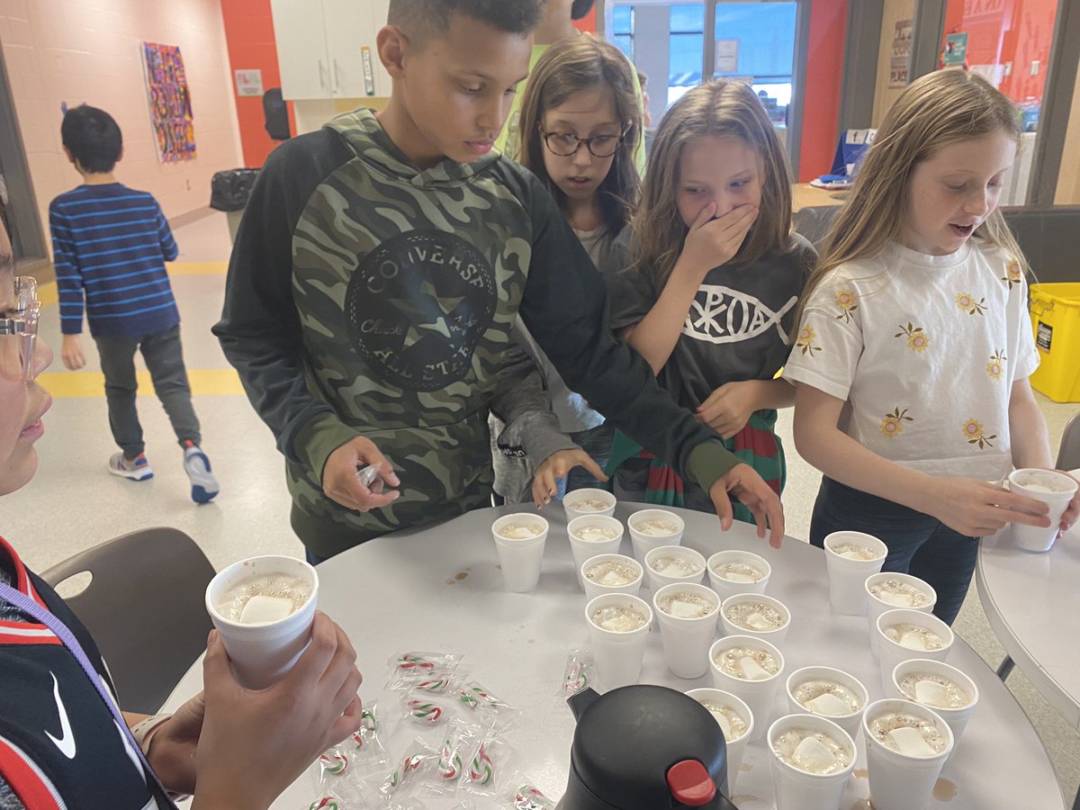 mmeannado's tweet photo. Tried to beat this cold with some hot cocoa ☕️🥶  #unbonchocolatchaud #sagecreekLRSD https://t.co/kutuY64bGt