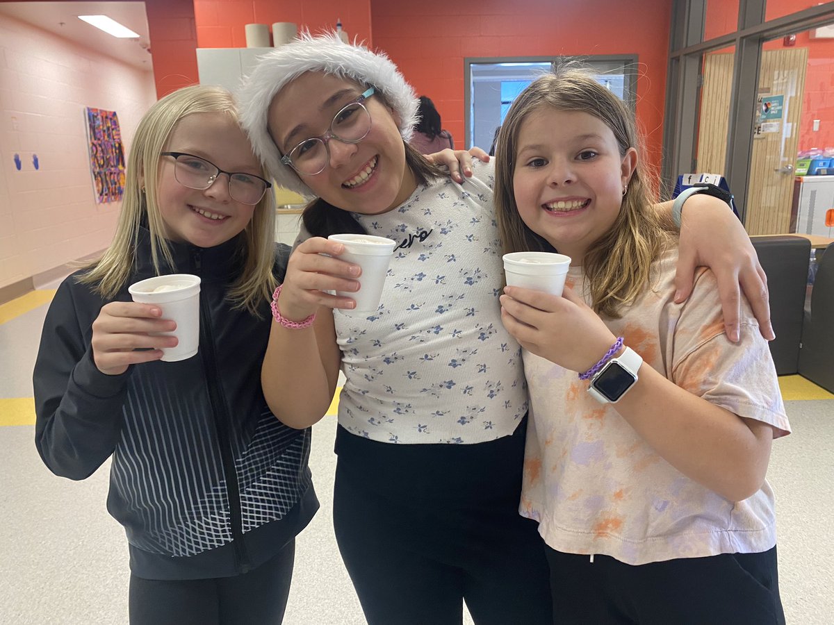 mmeannado's tweet photo. Tried to beat this cold with some hot cocoa ☕️🥶  #unbonchocolatchaud #sagecreekLRSD https://t.co/kutuY64bGt