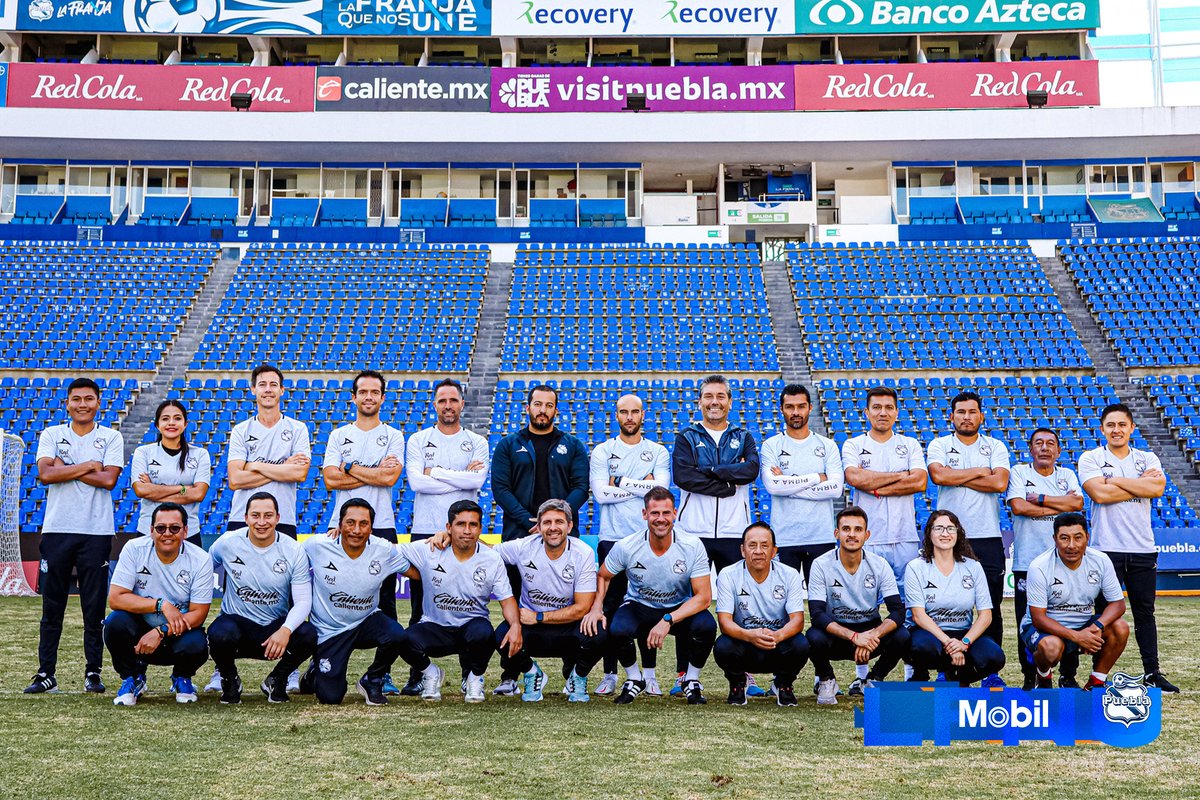 ¡HABEMUS CUERPO TÉCNICO Y STAFF ENFRANJADO!👨🏻‍🏫 Todos y cada uno se entregan desde YA al 🔵⚪️ para seguir poniendo al Pueblota en lo más 🔝 ¡JUNTOS SIEMPRE!👊🏻 #LaFranjaNosUne🎽