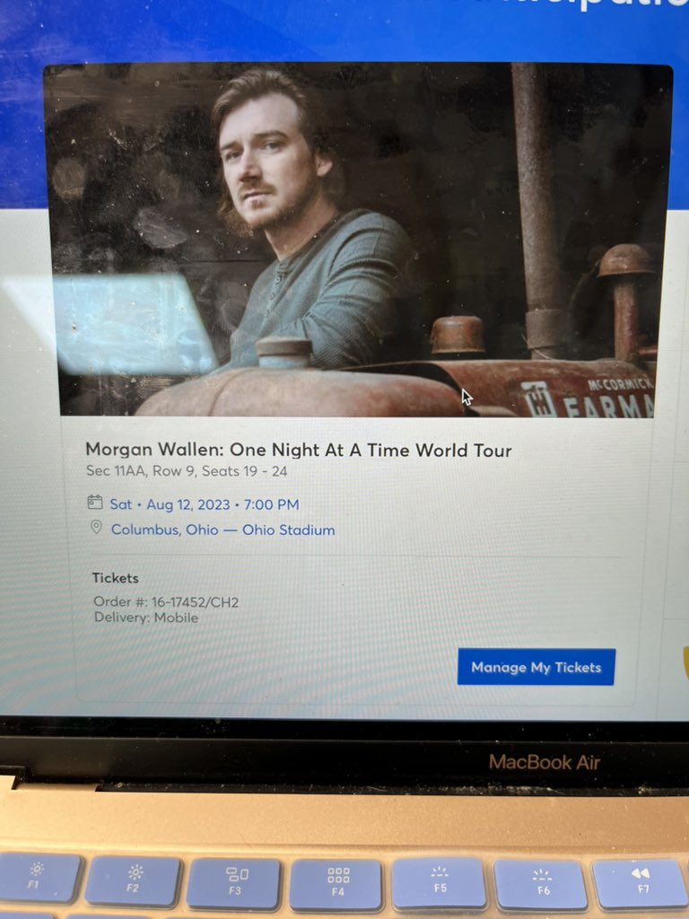 GLightle's tweet image. merry christmas @BradyLykins 😜❤️