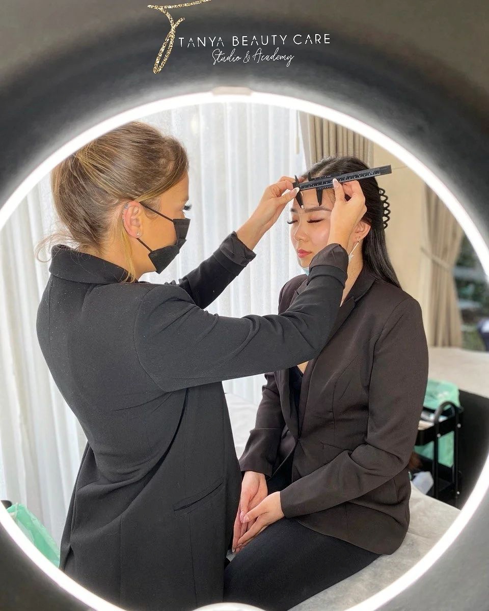 spectrumbrand_'s tweet photo. There is nothing our 13" Mini Pearl III Ring Light can't do 🙌 

We love how @tanyabeautycare uses her Mini Pearl III for brow artistry and training ✨

Love your work, Tanya 🤩

SHOP HERE: https://t.co/2JA0mZWnF7

 #ringlight #beauty #spectrumaurora https://t.co/wYNGht5Aug