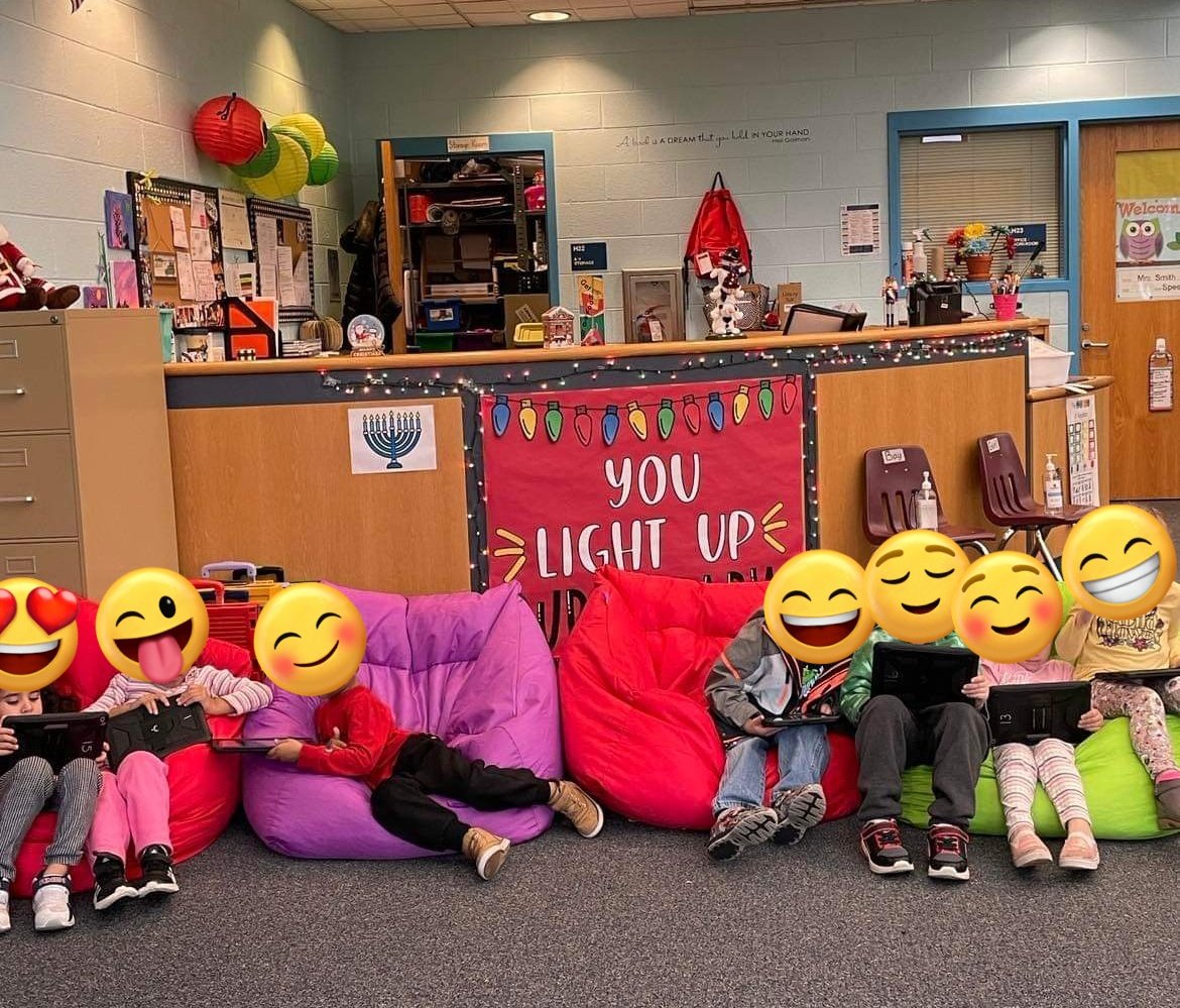 CopasSPESLibary's tweet photo. @SpotswoodElem Kinders getting comfy, and learning to code video game sprites! Library is so much more than it used to be! 😄 https://t.co/nVVd19QKpF