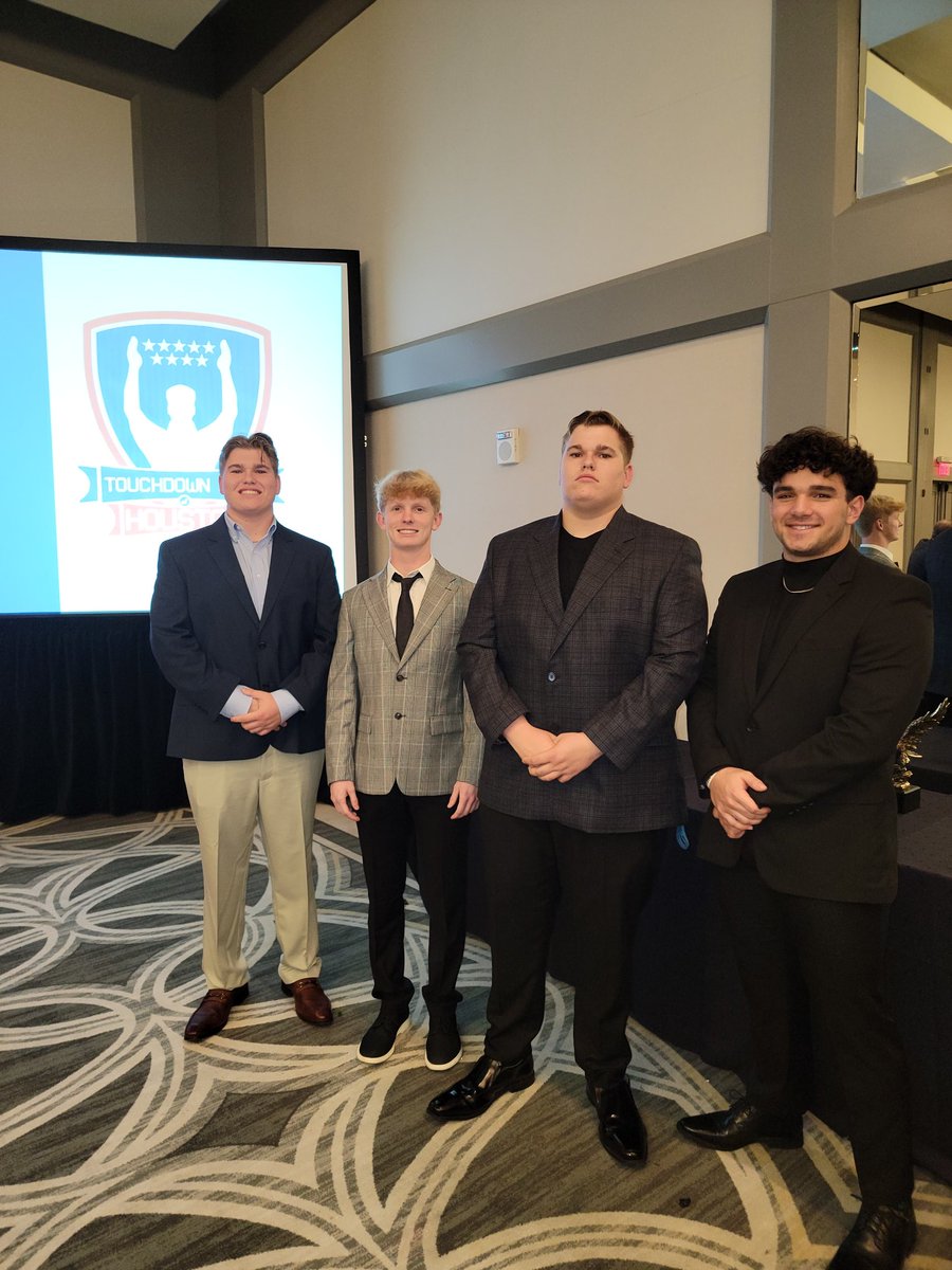 aggieoliver01's tweet photo. Great night watching these young men enjoy tremendous success at @HoustonTDClub dinner this evening.  So proud of these young men and the three nominess being recognized for their talent and hard work!! @OliverJaxson @LaneLinebarger @JacobSimsJ1 @LandonSimsJ2 https://t.co/AlHTtlqGDE